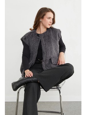 FullaModa Cep Detaylı  Bomber Pelüş Yelek