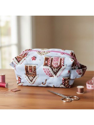 Uretti - Petek 7523 3519 Kış Temalı Ev Desenli Makyaj Çantası / Organizer - 20 cm x 15 cm
