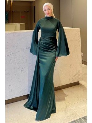 Tesettür Diyarı Kadın Arabella Pelerinli Saten Balık Abiye-Zümrüt