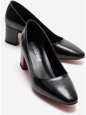 Ccway Kadın  Aynalı Ökçe Kaplama Küt Topuklu Ayakkabı; Siyah Kırışık