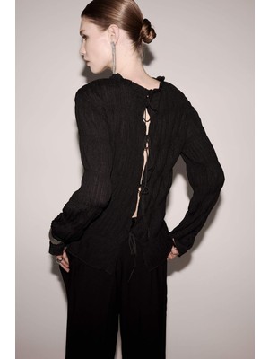 DeFacto Regular Fit Bisiklet Yaka Arkası Bağlamalı Bürümcük Uzun Kollu Bluz G6367AX25WN