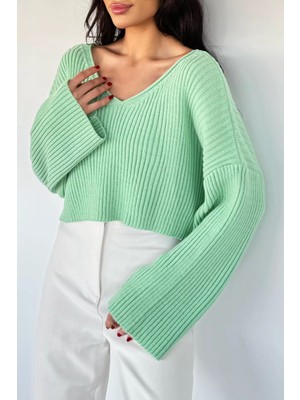 Gülseli V Yaka Crop Top Salaş Triko Bluz P-00019153