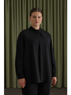 Aker Siyah Yakası Pili ve Boncuk Detaylı Bluz