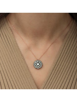 925 Ayar Gümüş Çiçek Desenli Elmas Montür Kadın Gümüş Kolye