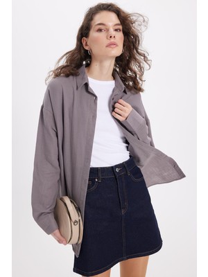 Tudors Kadın Oversize Geniş Kesim %100 Pamuk Müslin Kumaş Uzun Kollu Cepli Dokulu Gri gömlek