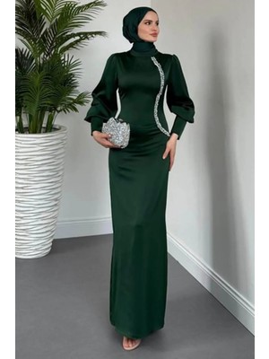 Tesettür Diyarı Saten Yandan Taşlı Kalem Abiye- Zümrüt