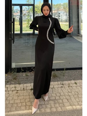 Tesettür Diyarı Saten Yandan Taşlı Kalem Abiye- Siyah