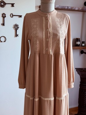 Yarım Pat Nakışlı ve Dantelli Örme Elbise 2407 Navra | Fendel