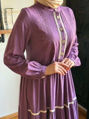 Nakış ve Dantelli Yarım Pat Menekşe Elbise 1683 Navra | Fendel