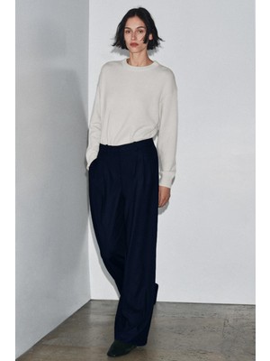 Açelya Okcu Premium Ballard Orta Bel Geniş Paça Dokuma Pantolon