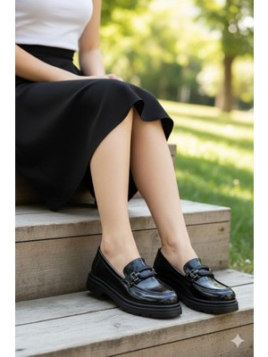 Fort 35833 Siyah Açma Toka Detaylı Rahat Loafer Kadın Ayakkabı