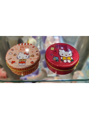 Ada Çanta Kırtasiye Hello Kitty - Kuromi Figürlü Metal Kapaklı Kutuda Kokulu Mum 2 Li Set