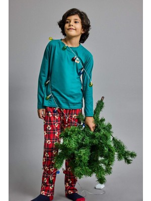 DeFacto Yılbaşı Temalı Pijama Takımı Uzun Kollu Üst Uzun Alt Erkek Çocuk G7260A825CW