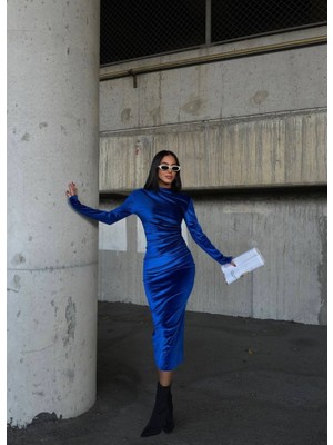 Kendim Fashion Kadın Uzun Kollu Yarım Balıkçı Yaka Büzgü Detay Kadife Kumaş Elbise