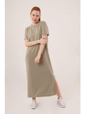 Kendim Fashion Yırtmaç Detaylı Kısa Kollu Salaş Maxi Yağ Yeşili Elbise