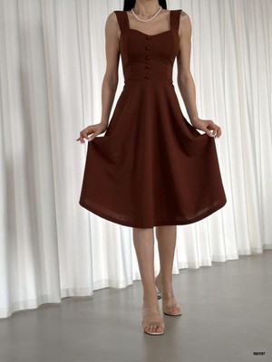 Kendim Fashion Kadın Krep Kumaş Askılı Kalp Yaka Düğme Detay Midi Boy Elbise