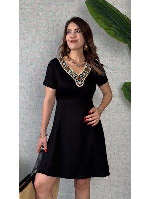 Kendim Fashion Kadın Penye Kumaş Çiçek Desenli Nakışlı Elbise