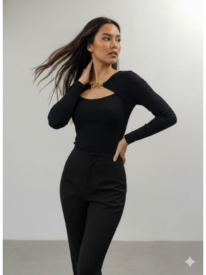 Moderie Butik Kadın Uzun Kollu Göğüs Pencere ve Toka Detay Kaşkorse Kumaş Bluz