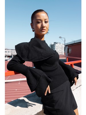 Nisan Triko Fırfırlı Triko Kazak