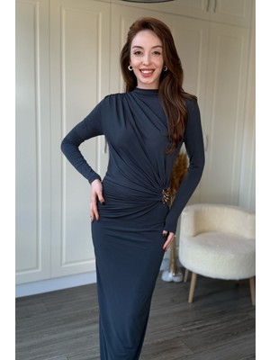 Dilay Gökoğlu Butik Omuz Drapeli Bel Aksesuarlı Maxi Antrasit Elbise