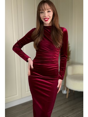 Dilay Gökoğlu Butik Kadife Drapeli Zarif Bordo Midi Elbise
