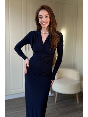 Dilay Gökoğlu Butik V Yaka Zarif Göğüs Drapeli Midi Lacivert Elbise