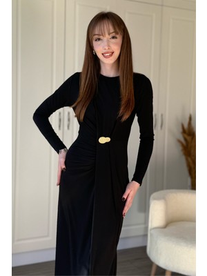Dilay Gökoğlu Butik Beli Gold Aksesuarlı Zarif Maxi Siyah Elbise