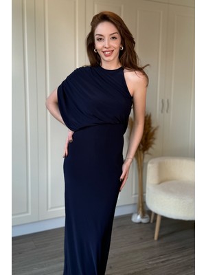 Dilay Gökoğlu Butik Tek Omuz Boyunlu Zarif Dökümlü Lacivert Maxi Elbise