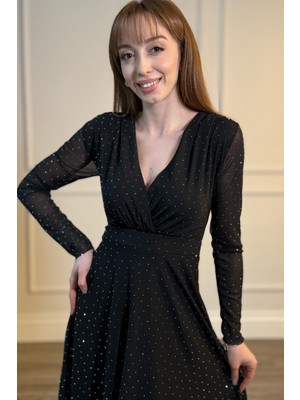 Dilay Gökoğlu Butik Volanlı Taş Detaylı V Yaka Tül Elbise