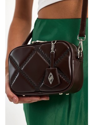 Hüvendo Küçük Boy Nakış Detaylı Crossbody Çapraz Askılı Kadın Omuz Çantası Kahve