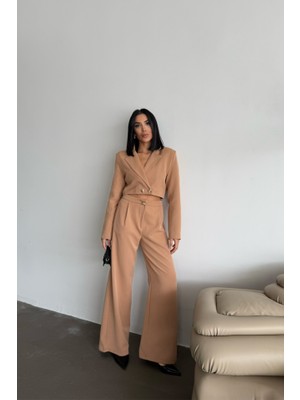 Livizmir Moda Crop Ceket - Pantolon Takım Gold Düğme Detaylı - Kahverengi
