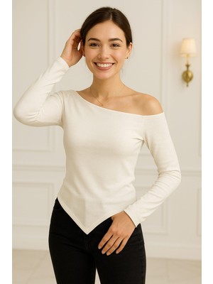 Eyora Moda Scuba Modal Kumaştan Üretilmiş Asimetrik Tasarıma Sahip Kayık Yaka Beyaz Kadın Bluz