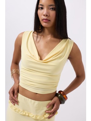 Livizmir Moda Degaje Yaka Crop