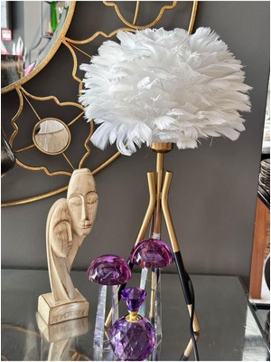 Feyza Design Şıklık ve Zarafet Sağlayan Beyaz Tüylü Abajur, Evinizin Vazgeçilmezi