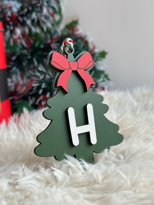 Kişiye Özel Baş Harf Ahşap Yılbaşı Süsü - Çam Ağacı Figürlü Kabartma Harfli Yeni Yıl Dekoru