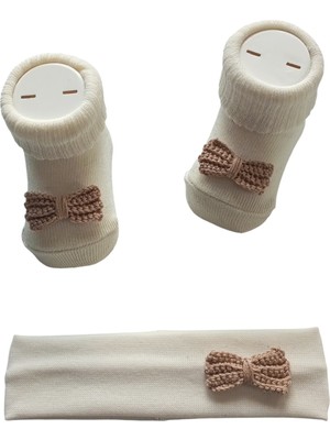 Style Baby Amazing Hoşgeldin Bebek, Yenidoğan Kız Bebek, El Örgüsü Kurdele Motifli Bandana ve Çorap  Hediye Seti