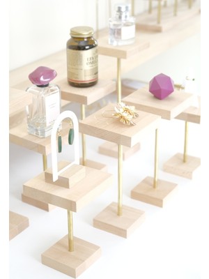 3'lü Prinç Ayaklı Ahşap Stand Display, Şık ve Dayanıklı Tasarım