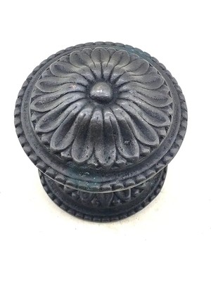 Just Cheap Store Antika Tarz Dekoratif Pirinç Papatya Kapı Babası - 73MM, Oksit