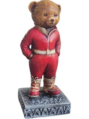 Storemax Ayıcık Biblo Figürü – Kırmızı Tulumlu ve Kemerli Sevimli Heykel, Ev, Ofis Dekoru Için Ideal, Hediyelik Biblo | Dekormıx