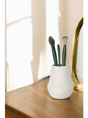 Beyaz Makyaj Organizeri ve Fırça Düzenleyici, Şık ve Kullanışlı Tasarım