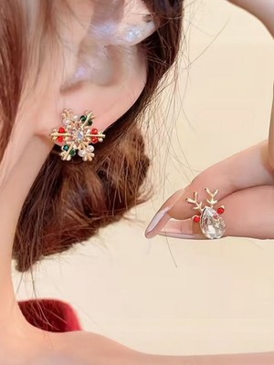 Alya's Aksesuar Şık ve Sevimli Kar Tanesi ve Ren Geyiği Desenli Damla Küpe