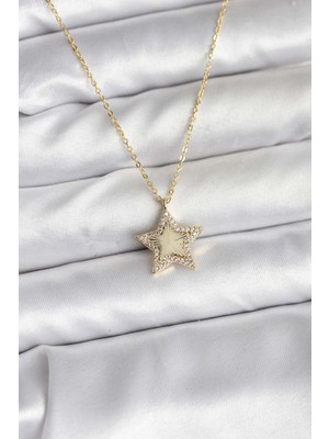 Stillove Pirinç Gold Renk Zincirli Yıldızlı Model Kadın Kolye