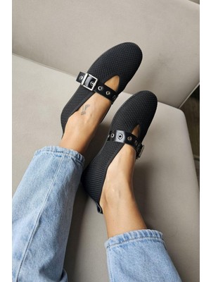 Topukla Ops 075 01 Topukla Kadın Deri Toka Detaylı Babet