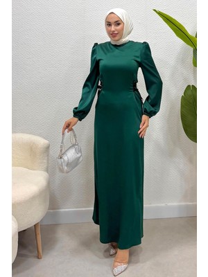 Tesettür Diyarı Yandan Çapraz Bağlamalı Saten Tesettür Abiye-Zümrüt