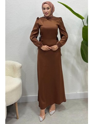 Tesettür Diyarı Yandan Çapraz Bağlamalı Saten Tesettür Abiye-Kahverengi