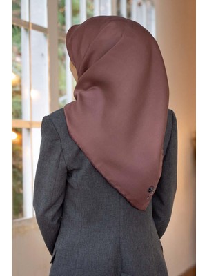 Vissona %100 Twill Ipek Düz Gül Kurusu Renkli Daha Tok Exclusive Serisi 90X90 Eşarp Dikim Şekli : El Dikişi