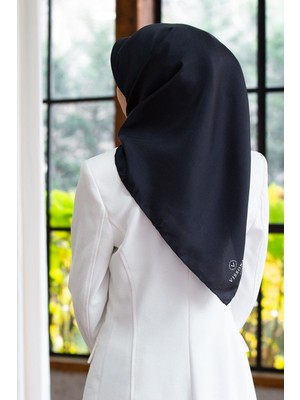 Vissona %100 Twill Ipek Düz Füme Renkli Daha Tok Exclusive Serisi 90X90 Eşarp Dikim Şekli : El Dikişi
