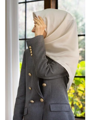 Vissona %100 Twill Ipek Düz Ekru Renkli Daha Tok Exclusive Serisi 90X90 Eşarp Dikim Şekli : El Dikişi