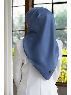 Vissona %100 Twill Ipek Düz Indigo Renkli Daha Tok Exclusive Serisi 90X90 Eşarp Dikim Şekli : El Dikişi