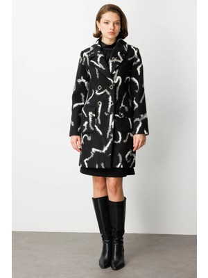 Ekol Kadın Yakası Broşlu Desenli Kaban 6007 Siyah